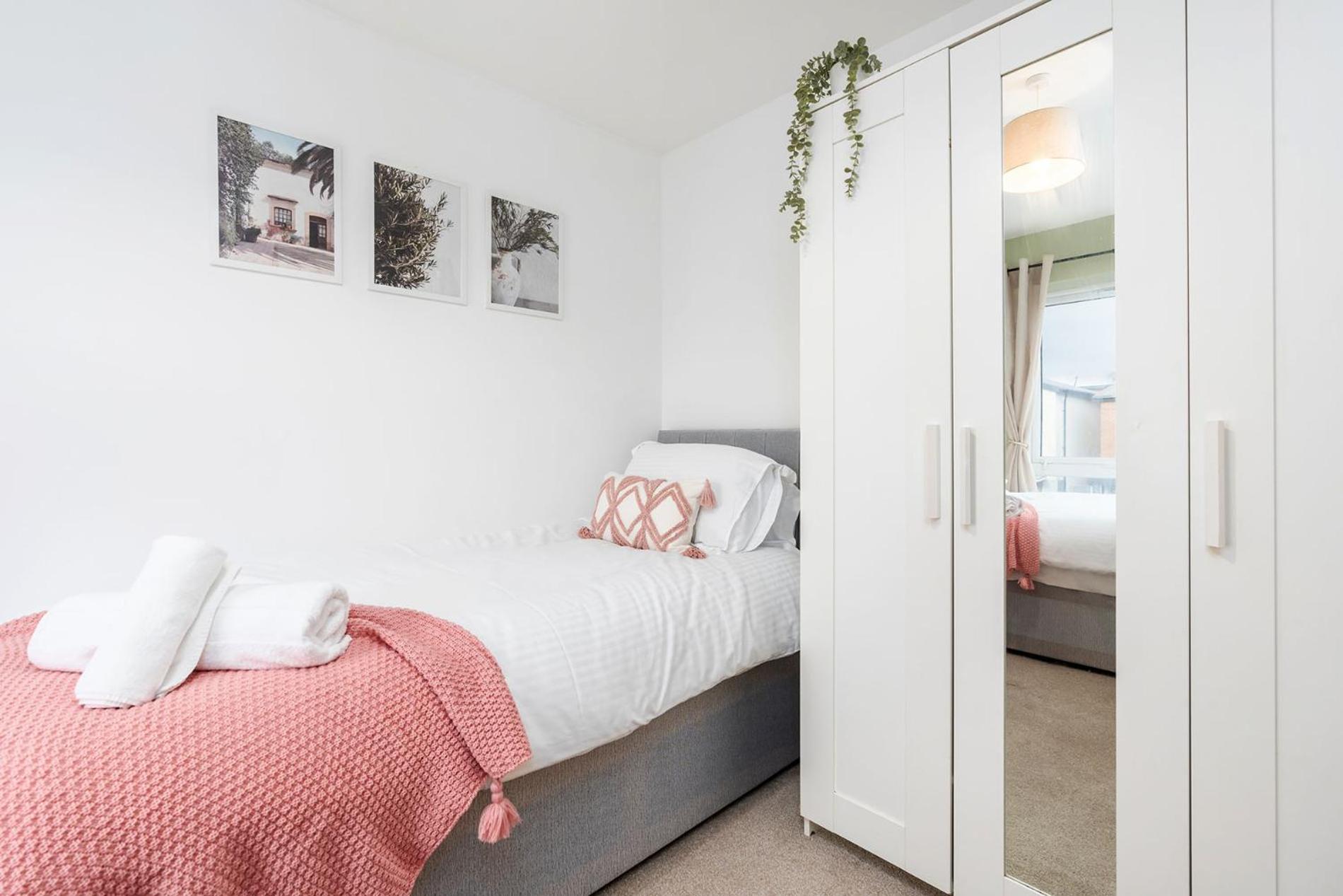 6 Guests - 3 Bedrooms - Free Wi-Fi - แมนเชสเตอร์ ภายนอก รูปภาพ